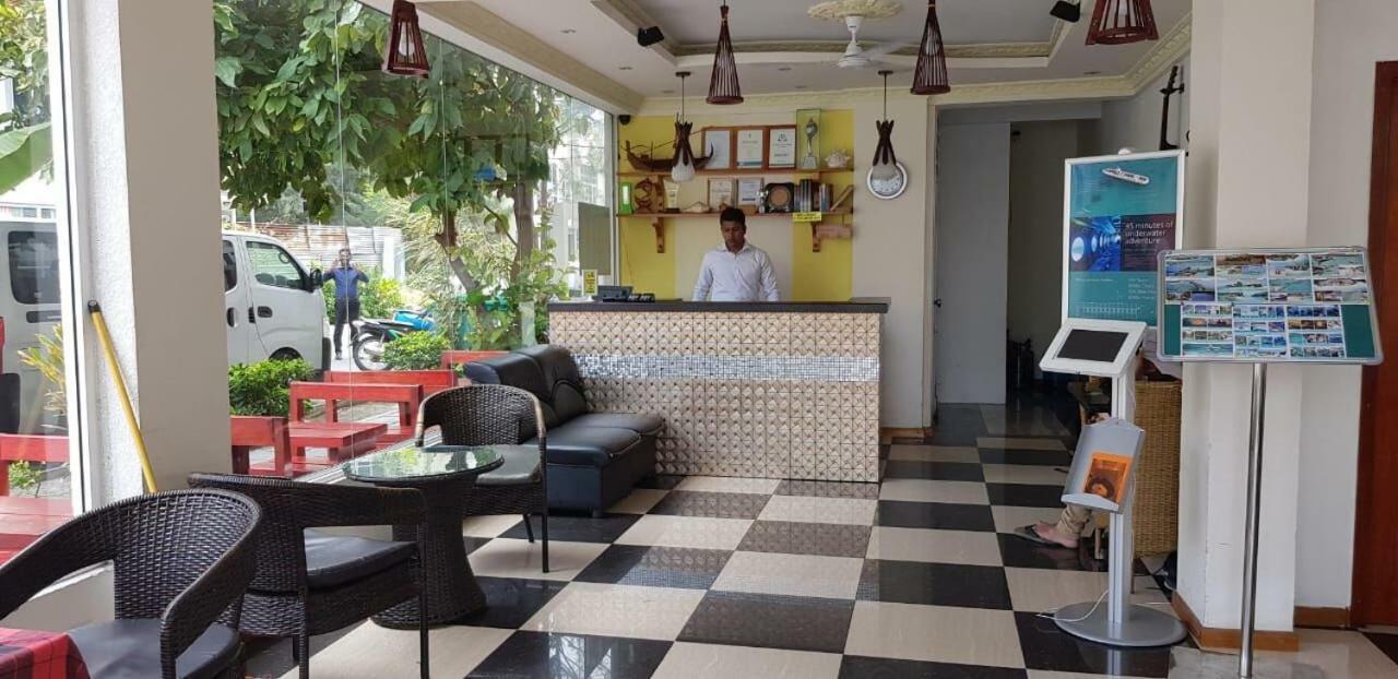 Hotel Ui Inn Мале Экстерьер фото